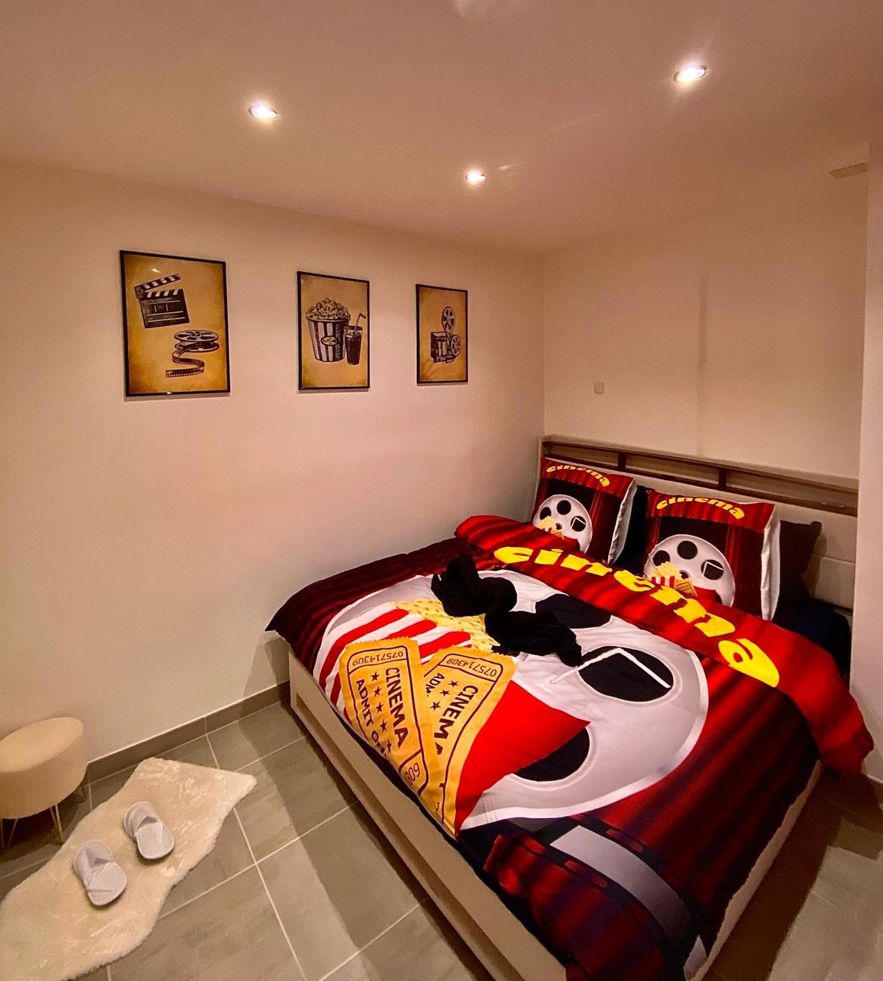 L Unique Cinema Room Grenoble Ngoại thất bức ảnh